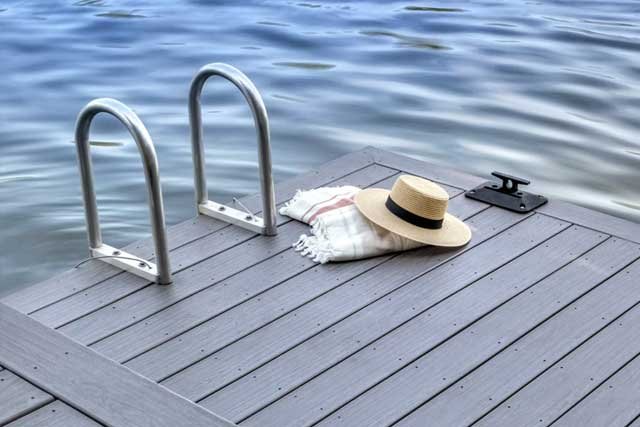 Trex-Composite-Marina-Decking Trex Deck Illumiated Railing